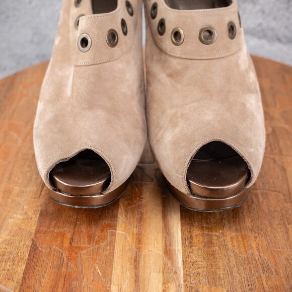 Stuart Weitzman Portside Gray Suede Grommet Slingback Stiletto 8.5 M Office - Picture 2 of 7